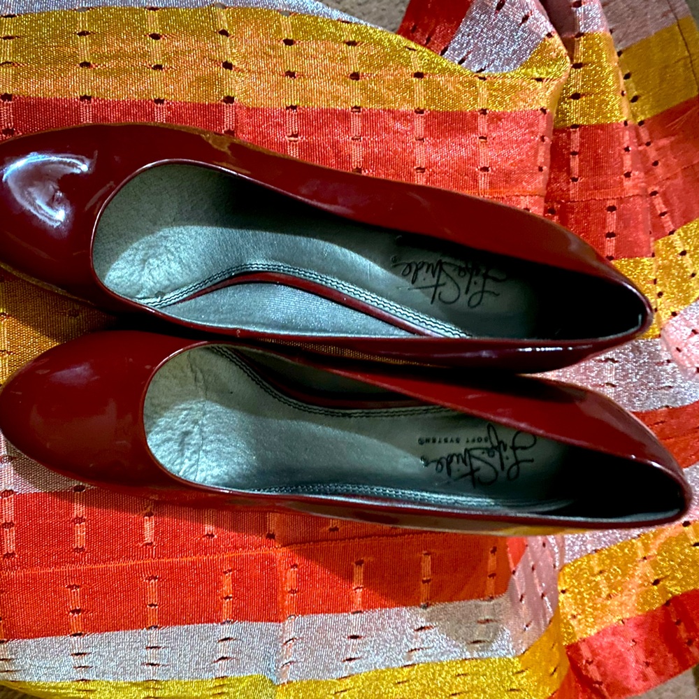 Life Stride vegan leather pumps padded insoles and soles that grip.